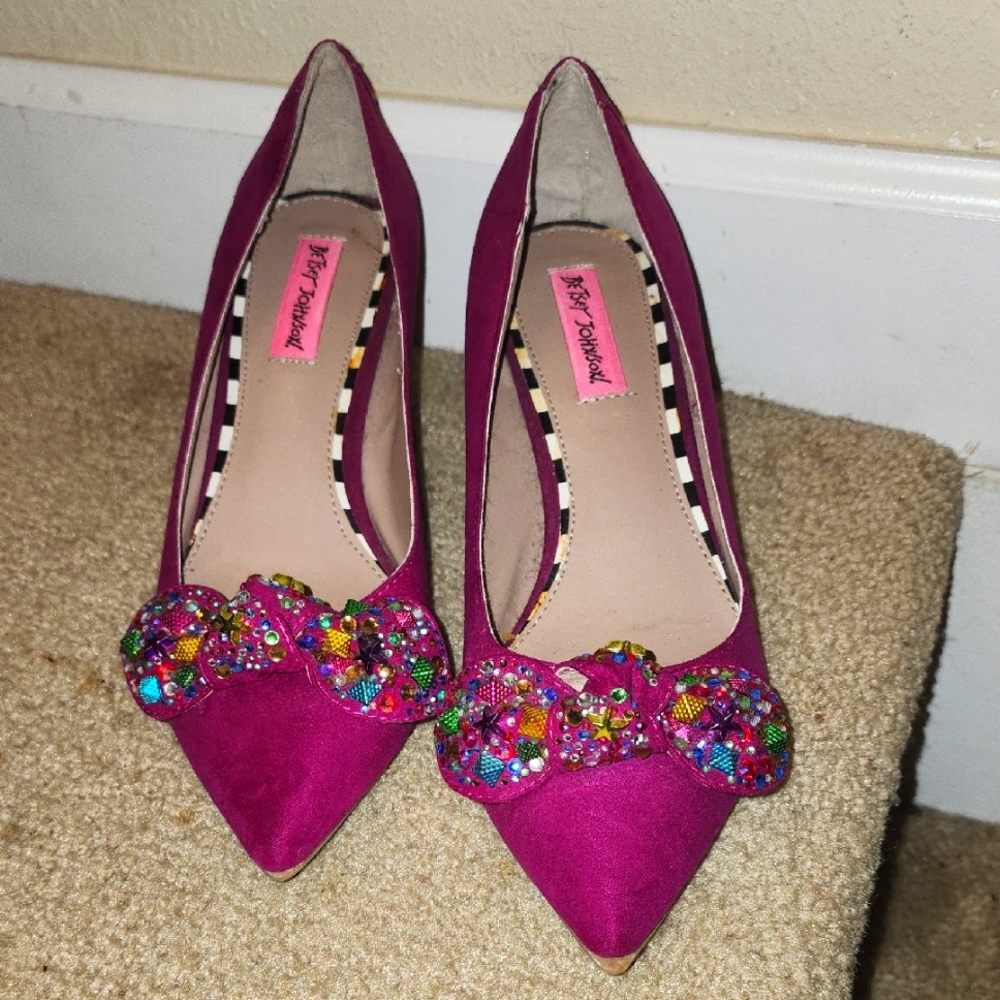 Betsey Johnson Fuchsia Heels with Colorful Embellishments, sz. 9. EUC